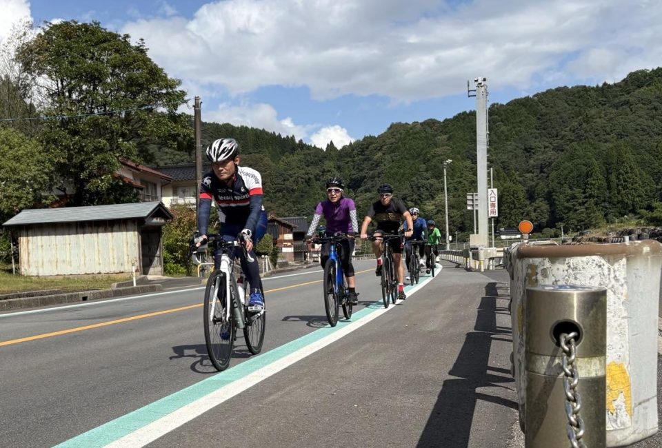 画像：【やまなみ街道】沿線をEバイクで⾛る 地域観光新発⾒事業」のモニターツアー運営